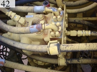 中古建設機械 中古 コマツ KOMATSU 油圧ショベル・バックホー ０．７－０．９立米 PC200-6M