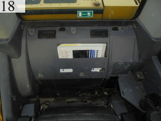 中古建設機械 中古 コマツ KOMATSU 油圧ショベル・バックホー ０．７－０．９立米 PC228US-10