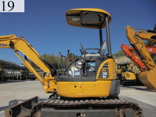 中古建設機械 中古 コマツ KOMATSU 油圧ショベル・バックホー ０．２－０．３立米 PC30MR-3