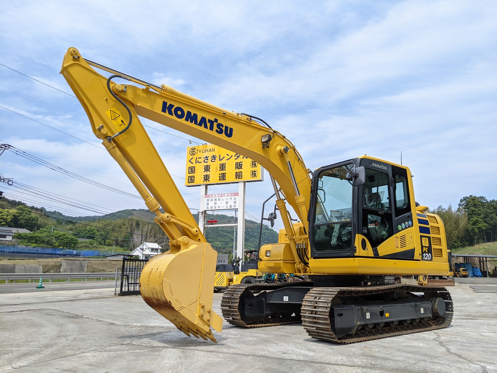 中古建設機械 中古 コマツ KOMATSU 油圧ショベル・バックホー ０．４－０．５立米 PC120-11