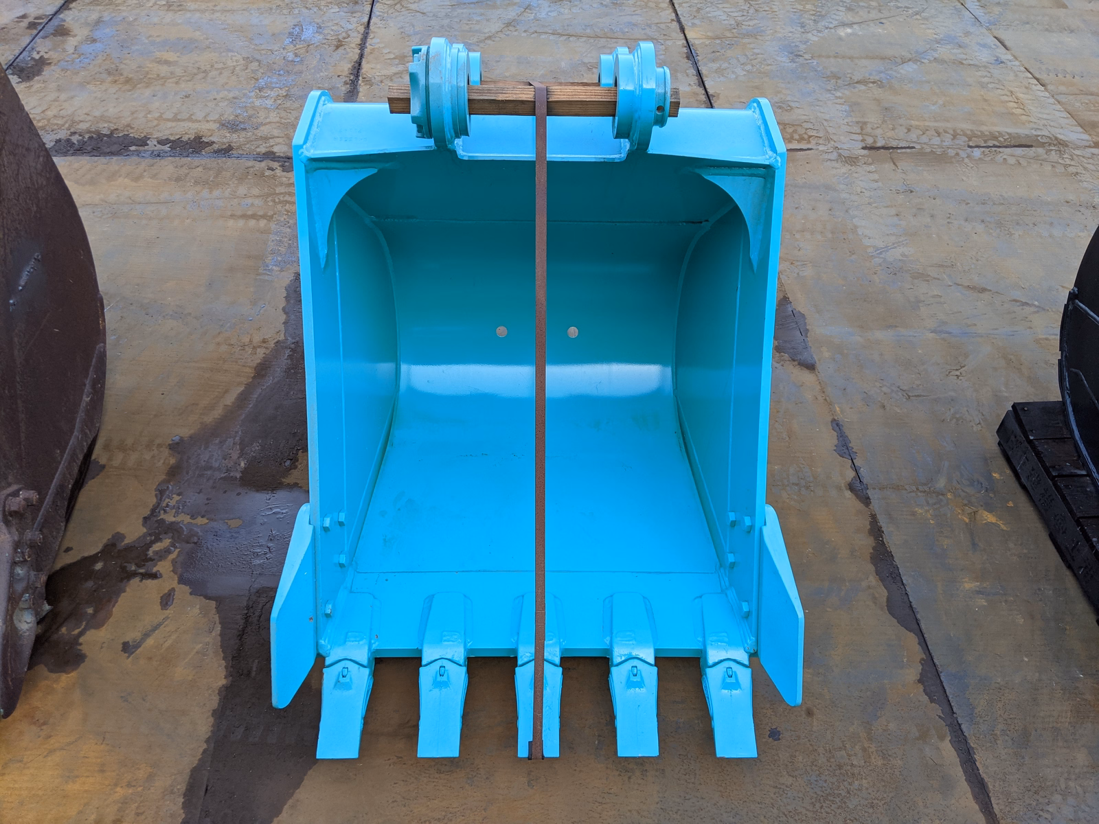 Used Construction Machine Used KOBELCO Bucket Standard bucket SK135SR Standard bucket Photos