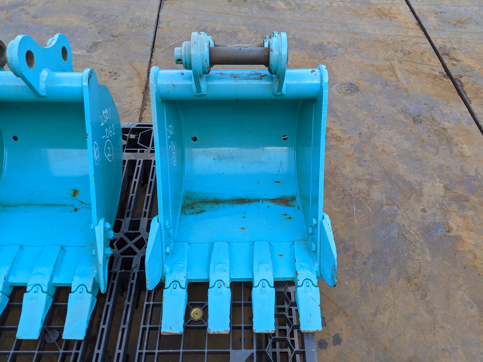 Used Construction Machine Used KOBELCO Bucket Standard bucket SK30 Standard bucket Photos