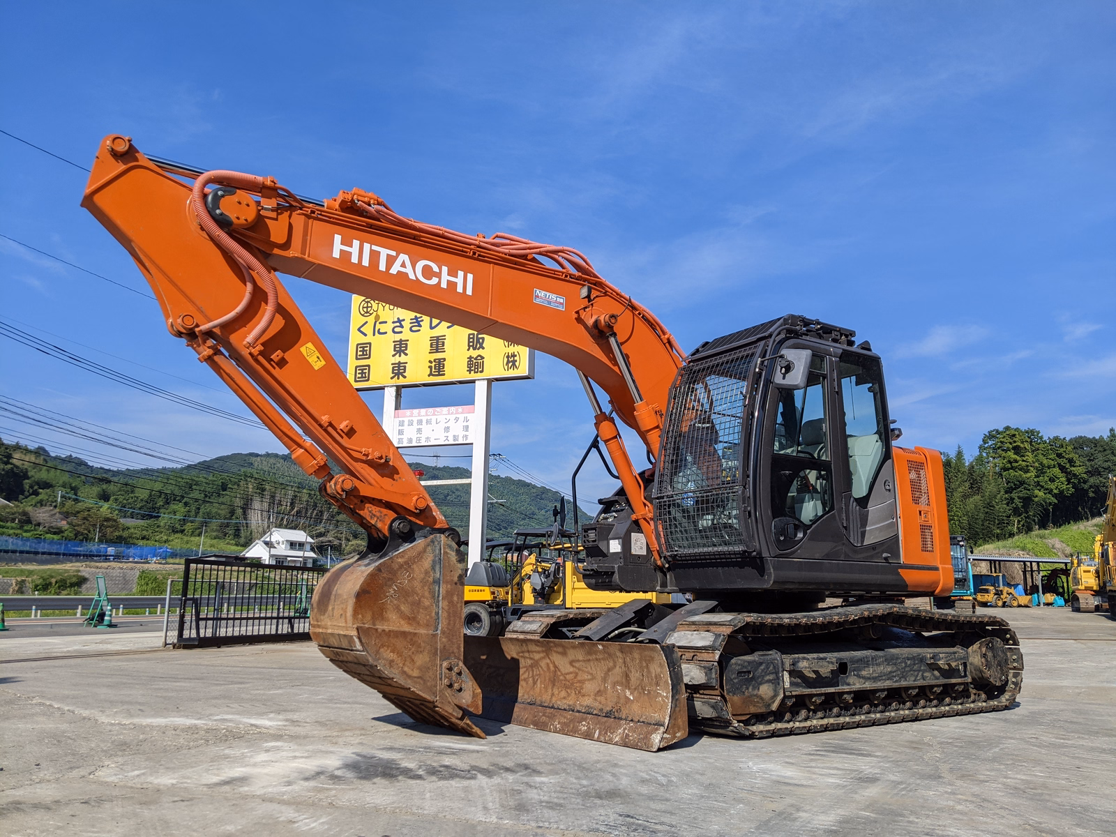 中古建設機械 中古 日立建機 油圧ショベル・バックホー ０．４－０．５立米 ZX135USK-6 写真