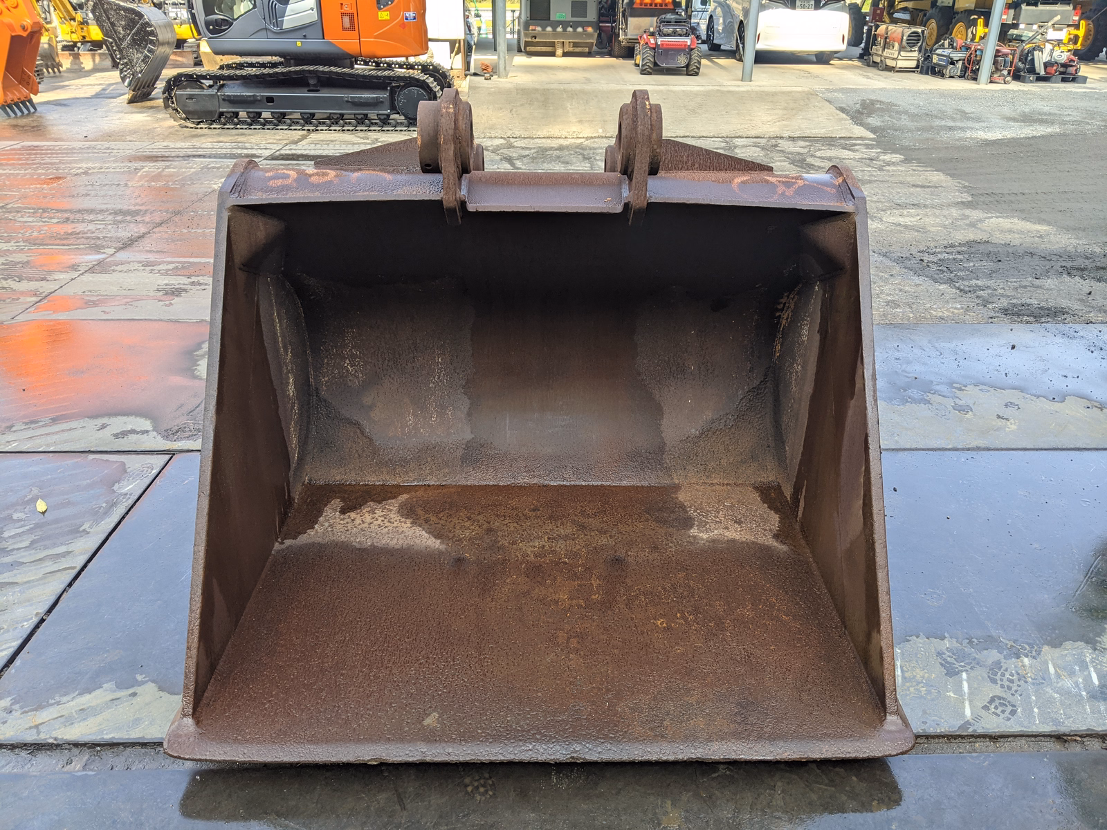 Used Construction Machine Used CAT Bucket Slope bucket 330 Slope bucket Photos